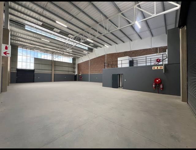571M² WAREHOUSE TO LET IN SAMRAND BUSINESS PARK